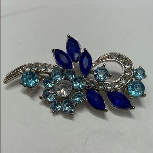VTG Elegant Blue and Silver Brooch